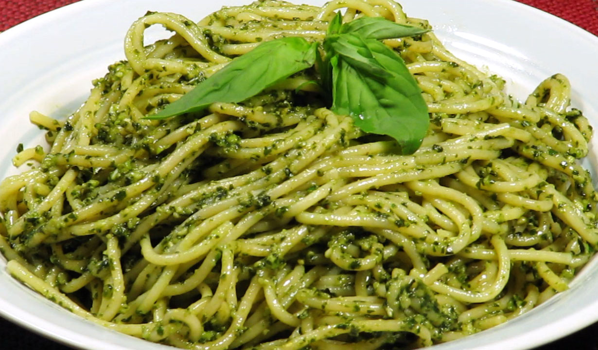 Spaghetti con pesto aromatico